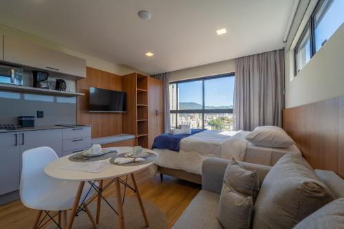 Dapur atau dapur kecil di EDIFICIO UP - Loft próximo a Vila Germânica e FURB com vaga.