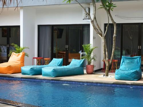 Bazén v ubytování Summer of Surf Hostel Uluwatu nebo v jeho okolí