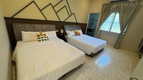 Ένα ή περισσότερα κρεβάτια σε δωμάτιο στο CofyHill Retreat