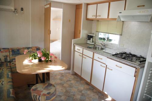 a kitchen with a table and a counter top at Camping Klaus in Cavallino-Treporti