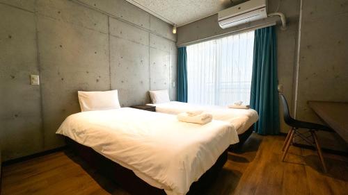 Postel nebo postele na pokoji v ubytování Randor Residence Naha Okinawa