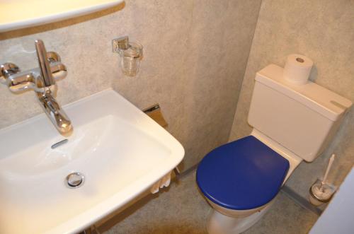 Un baño de Hirschen Backpacker-Hotel & Pub