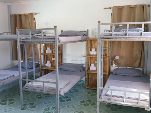 En eller flere senge i et værelse på Lanta Corsica Hostel