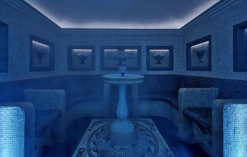 a blue room with a table and chairs in it at Hotel Quisisana in Capri