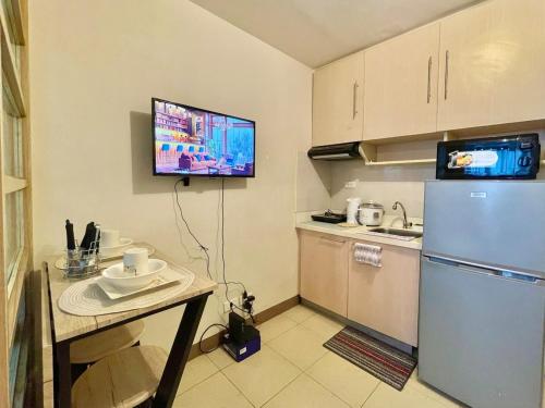 Kuchyň nebo kuchyňský kout v ubytování Budget-friendly Condo Near Bgc, Venice #rt34008