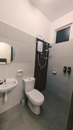 a bathroom with a toilet and a sink at Teratak Seri Kelubi Homestay in Jasin