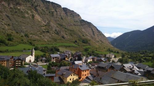 a village in a valley with a mountain at Casa Rural Felip in Espot