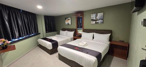 Postel nebo postele na pokoji v ubytování Enrich Hotel Semenyih by uBook