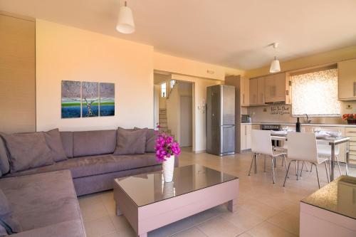 Gallery image of Crete View in Marathi