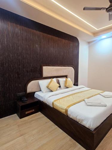 Ένα ή περισσότερα κρεβάτια σε δωμάτιο στο Shyam Palace Inn