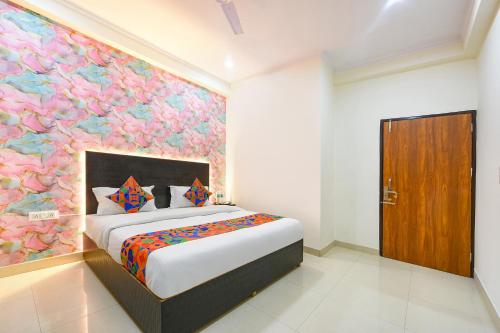 Ένα ή περισσότερα κρεβάτια σε δωμάτιο στο FabHotel VR Residency -1 km to AIIMS