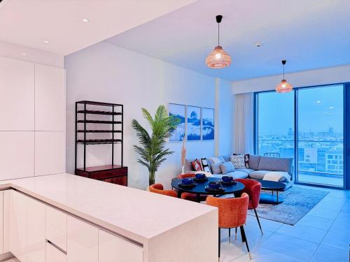 Canal Front - Luxury 2BR Stay in Al Wasl