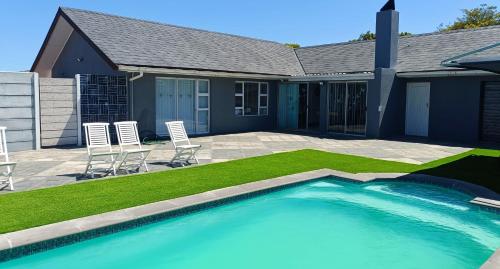 Piscina en o cerca de Frangipani House