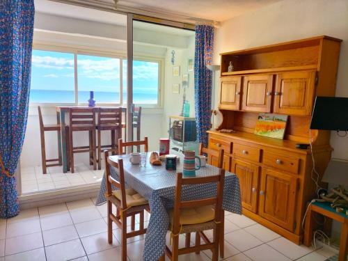 Køkken eller tekøkken på F2 en front de mer à narbonne plage