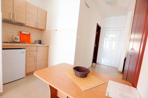 Фотография из галереи Apartments Baron в Свети-Стефане