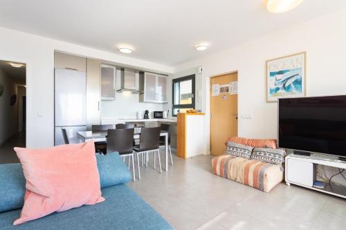 MEDANO Surf Beach Holiday Home by Sunkeyrents