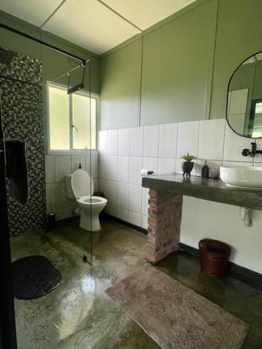 Bilik mandi di Remhoogte Farmstay