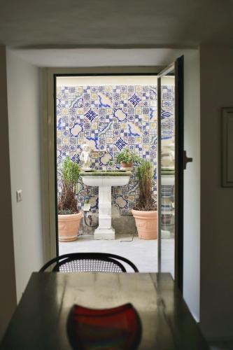 Spacious & Quiet Miracle in Trastevere
