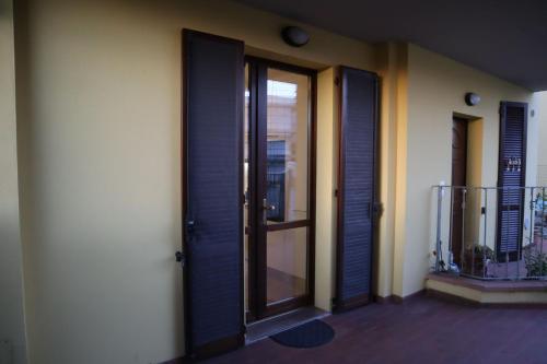 a blue door on a building with a balcony at La Casina di Kappe in Borgo a Buggiano
