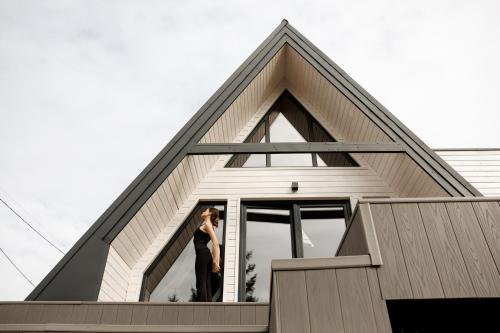 a woman standing in a window of a house at Лісогори in Slavske