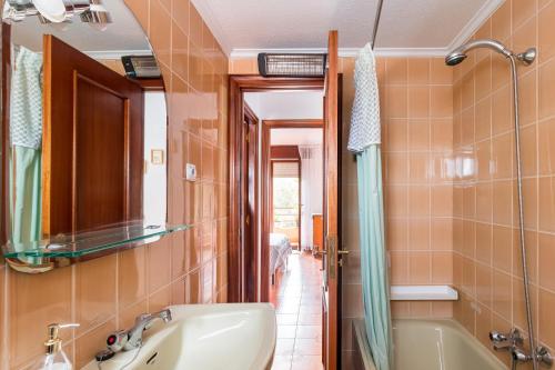 a bathroom with a sink and a bath tub at Mila Somo in Somo