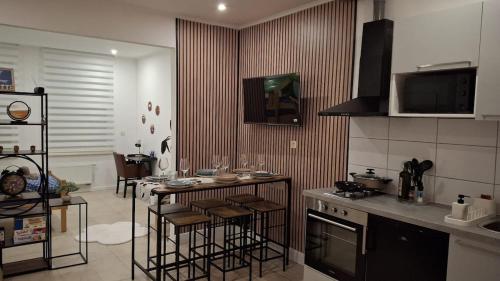 a kitchen with a bar with stools in it at Proche du centre de Bruxelles, Atomium,Tour&Taxi,ING Arena in Brussels