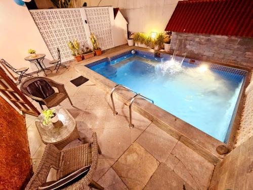 Bazén v ubytování OV Private Pool Villas near Baga, I 4BHK units I Staff nebo v jeho okolí