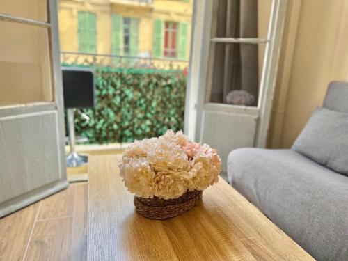 a vase of flowers sitting on a table at ⁂ 600m port tramway clim wifi in Nice