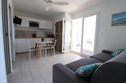 Photo de la galerie de l'établissement Appartement front de mer les Lecques, aux Lecques