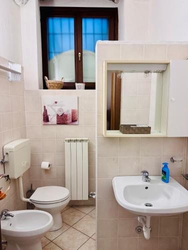 a bathroom with a toilet and a sink at Gigi House in Verbania
