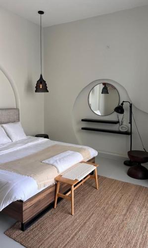 a bedroom with a large bed and a mirror at zahr albun villa in Al Raka