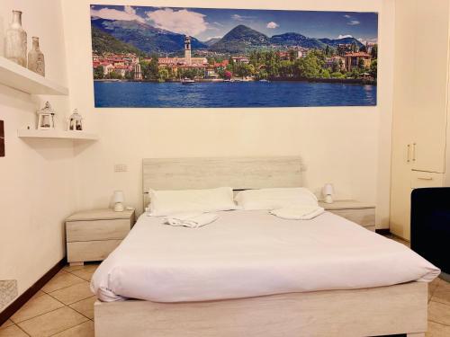 En eller flere senge i et værelse på Gigi House