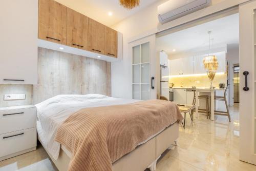 Katil atau katil-katil dalam bilik di Rose 1 Fantastic 1+1 with private terrasse
