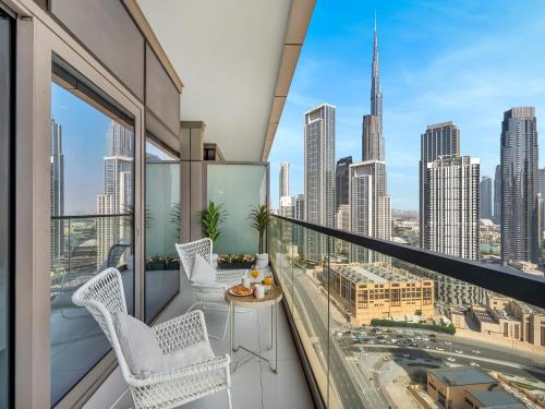 Stunning Burj View - High Infinity Pool - Cozy 2BR