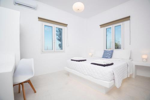 Postel nebo postele na pokoji v ubytování Sunrise Villa Santorini