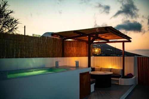 Leticia villa Santorini with heated jacuzzi