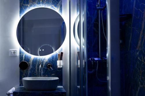 Ένα μπάνιο στο Teulada Luxury Rooms