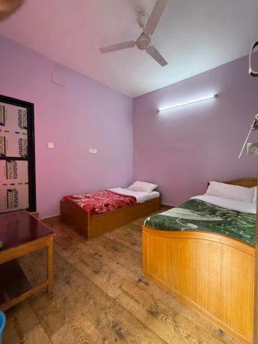 Llit o llits en una habitació de Holy Basil Guesthouse