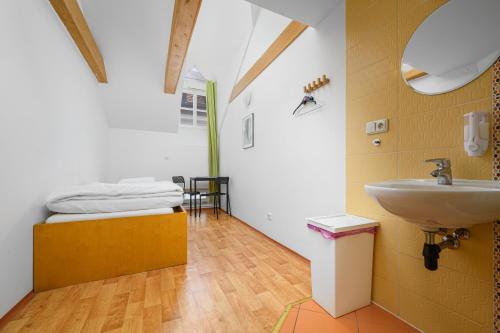 Cama o camas de una habitación en Wellness Rooms Central
