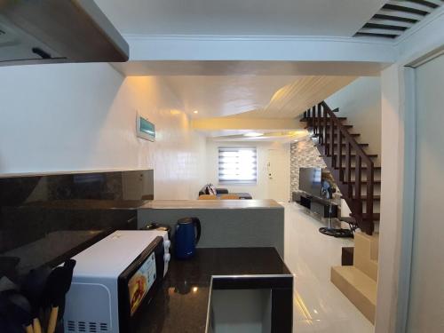 Gallery image of Cozy Secured Transient House near Robinsons Mall in Camilmil