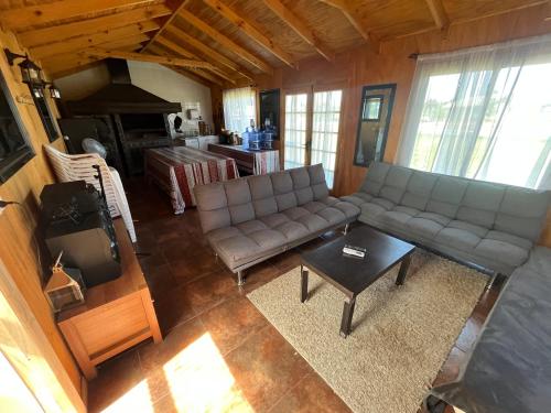 an overhead view of a living room with a couch and a table at Cabañas Campestres Inés in Chillán
