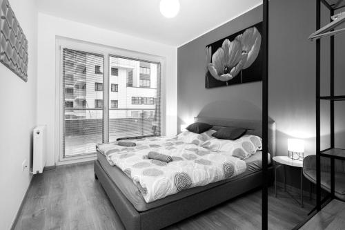 Ένα ή περισσότερα κρεβάτια σε δωμάτιο στο AngelLand 24 & Garage & Terrace