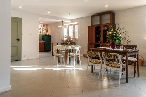 a kitchen and dining room with a table and chairs at Drzemka in Ruda