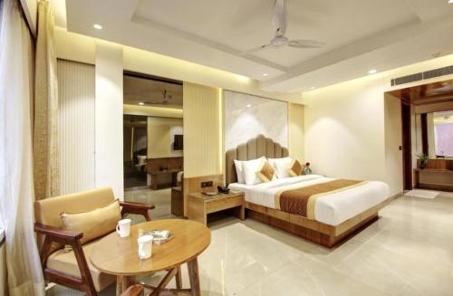 Postel nebo postele na pokoji v ubytování Hotel Platinum With Free Pickup-Delhi Airport