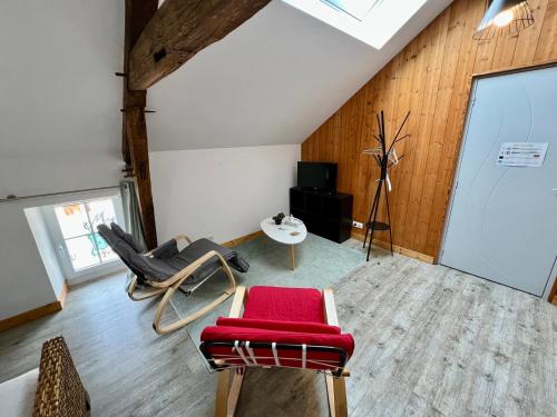 Ein Sitzbereich in der Unterkunft Chez Marcel - Chambre Privée & Espaces Communs