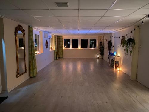 an empty room with a hard wood floor in a building at Lélek-Tér in Siófok