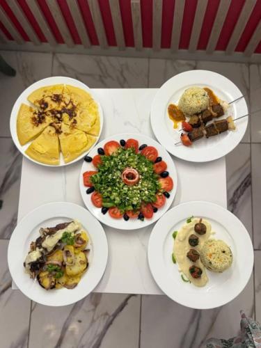 Jídlo v hotelu nebo okolí