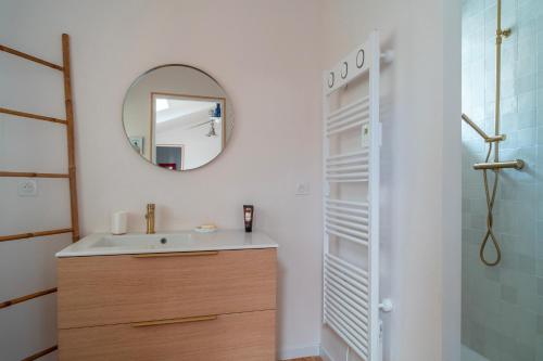 a bathroom with a sink and a mirror at Le Logis de Kergoldec - Proche Guidel-Plage in Guidel