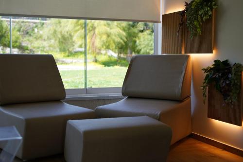 two chairs in a waiting room with a window at Tenuta San Marco in Noto