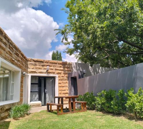 Κήπος έξω από το On the Lake